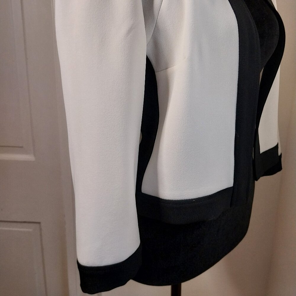 Stylish Spring/Fall Cropped Color-block Jacket - Picture 3 of 3